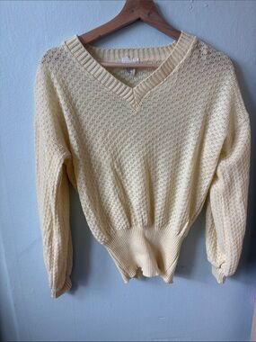 Light Cream V-Neck Knit Sweater - Casual Women's Pullover